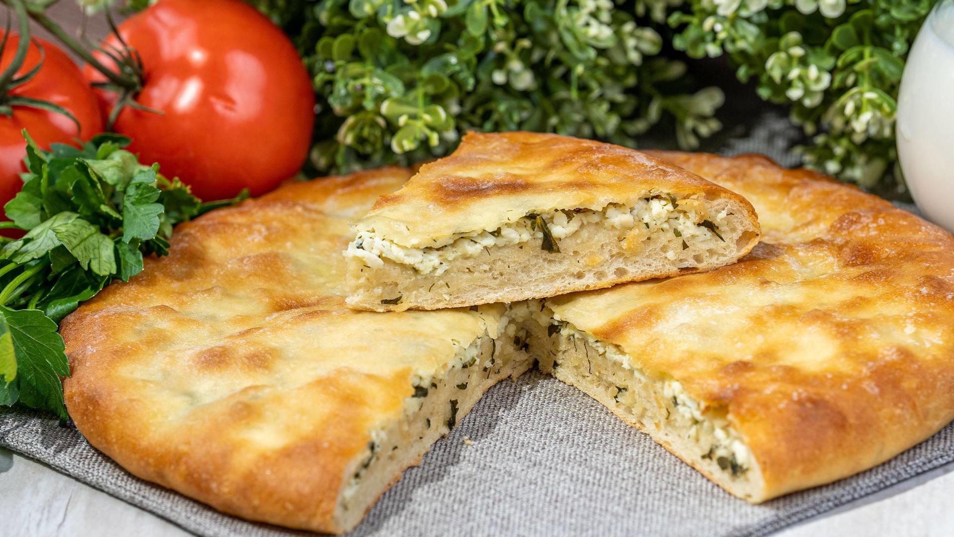 Осетинский пирог сыр зелень