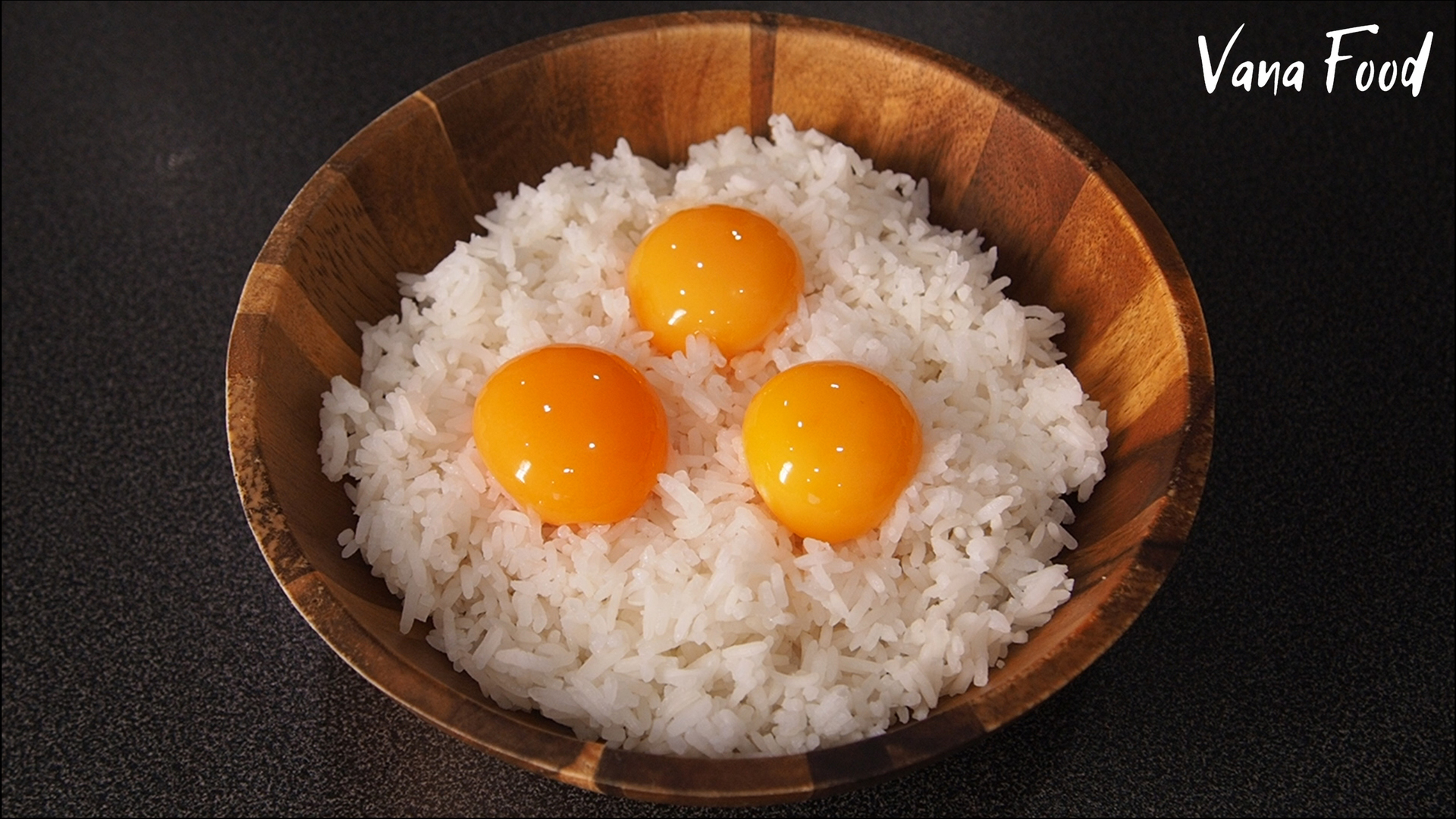 Жареный рис с яйцом и овощами
