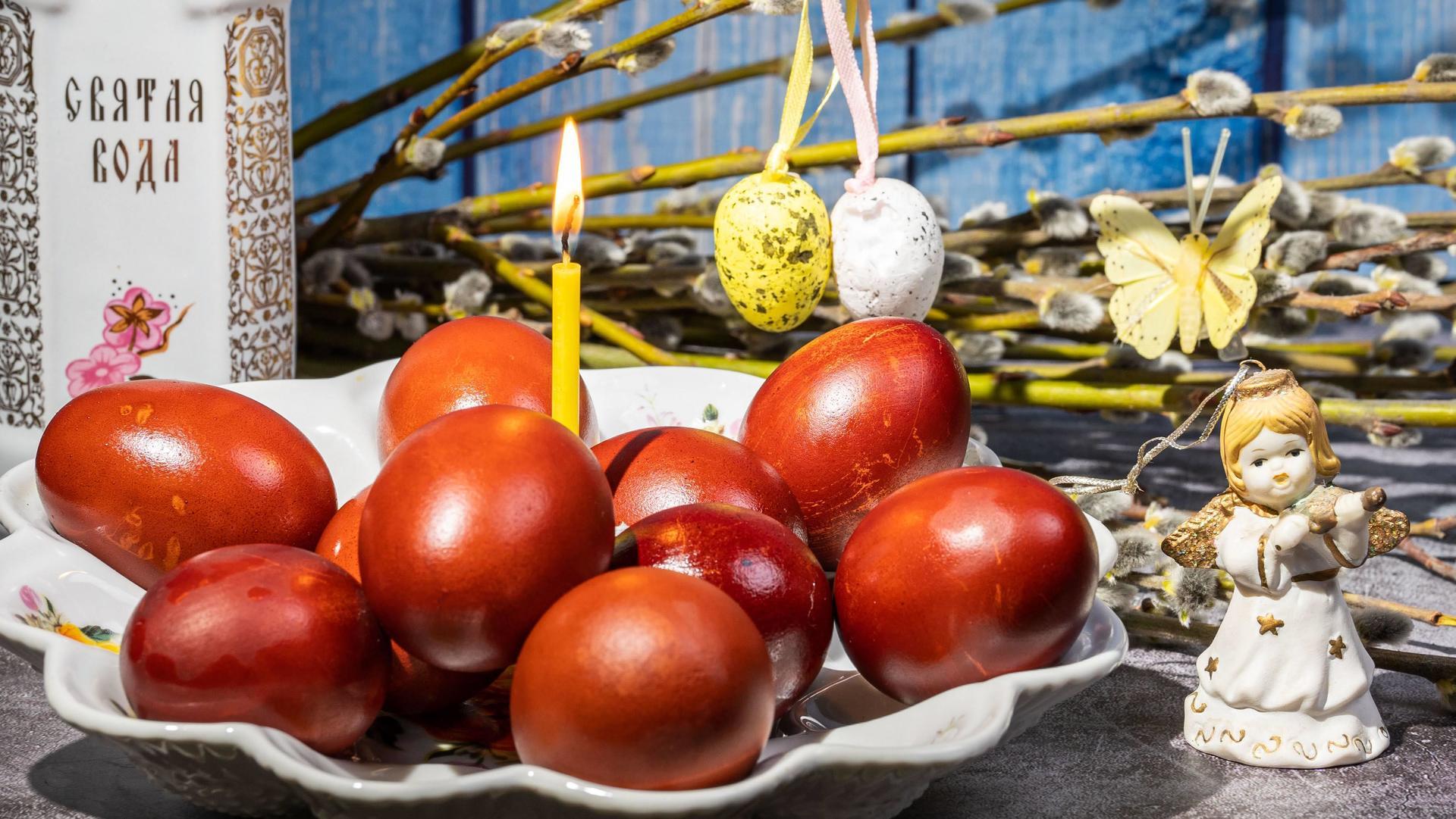 Пасхальные куриные яйца крашенные в луковой шелухе - пошаговый рецепт с  фото (15341 просмотр)