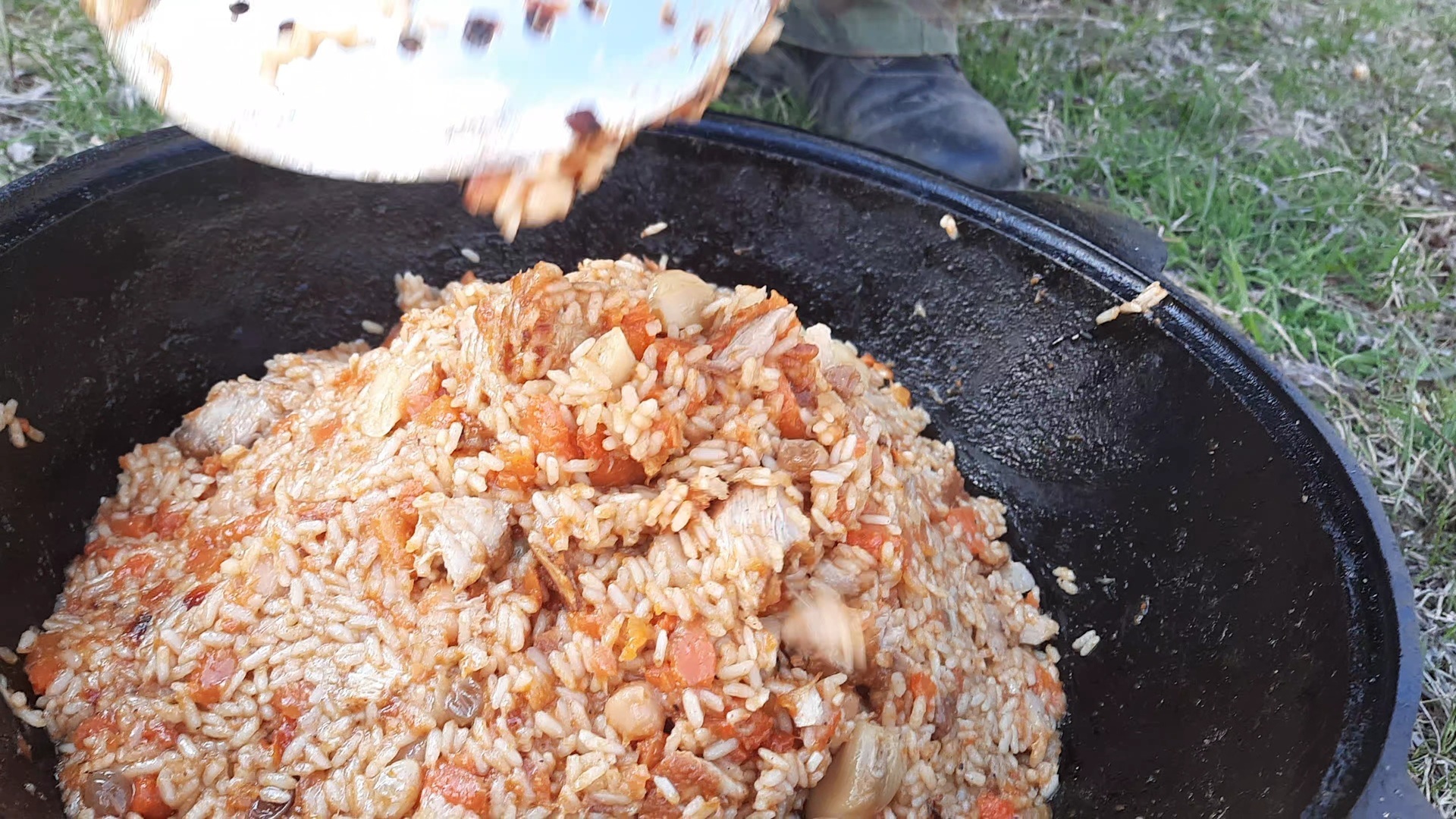 Плов в мультиварке со свининой