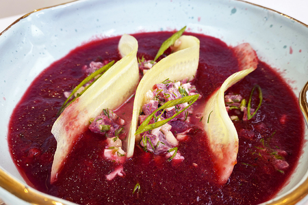 Холодный суп свекольник – пошаговый рецепт приготовления с фото