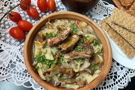 Щи с копчеными ребрышками и лисичками #литкухня и #кулинар