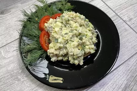 Салат с тунцом и яйцами