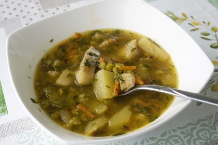 Фото к рецепту: Гороховый суп с рыбой