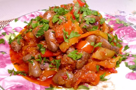 Куриные сердечки с овощами