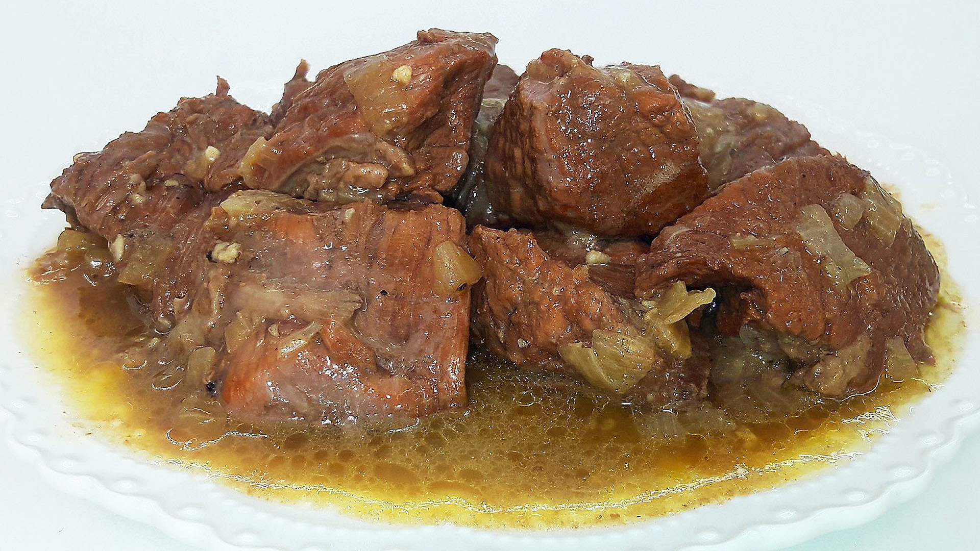 Мясо по кремлевски из говядины со сливочным маслом в кастрюле рецепт с фото