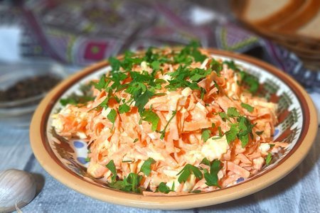 Новогодний салат для тех, кто бережет фигуру: вкусно и полезно