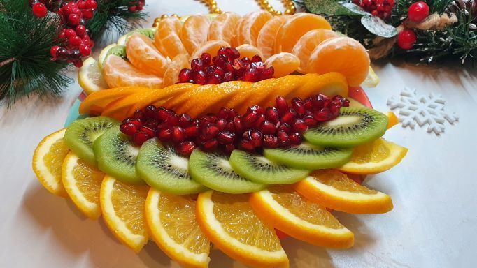 Красивая фруктовая нарезка на праздничный стол))