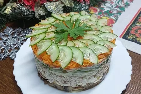 Салат с курицей, грибами и морковкой по-корейски