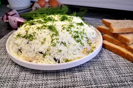 Салат «неженка» с курицей, черносливом и грецкими орехами