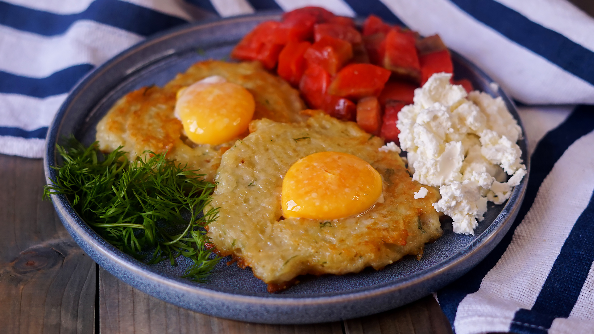 Картофельные драники с яйцом - пошаговый рецепт с фото