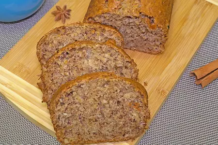 Банановый пирог с изюмом и орехами, без яиц и сливочного масла