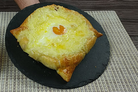 Хачапури с сыром (из слоеного теста) — рецепт с фото пошагово + отзывы