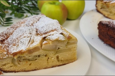 Фото к рецепту: Простой и вкусный рецепт шарлотки с яблоками