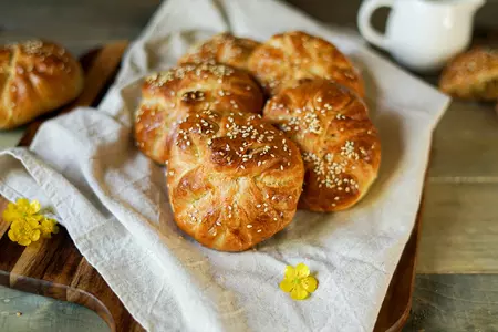 Бастелла - слойки с курицей и помидорами