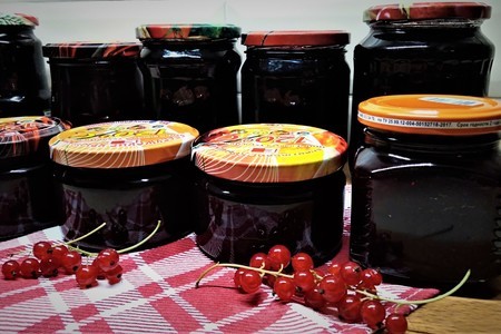 Фото к рецепту: Желе ассорти из разных ягод и варенье из черной смородины как мармелад