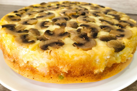 Слоеный пирог-перевертыш с грибами, курицей и рисом