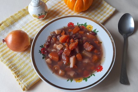 Фото к рецепту: Суп с фасолью и тыквой
