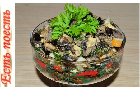 Фото к рецепту: Cалат с баклажанами и грибами
