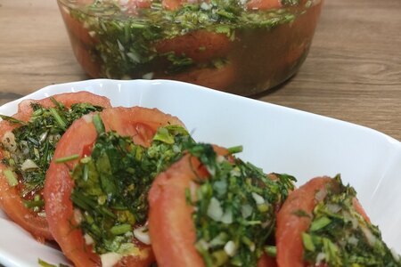 Фото к рецепту: Малосольные помидоры в собственном соку “быстрые”