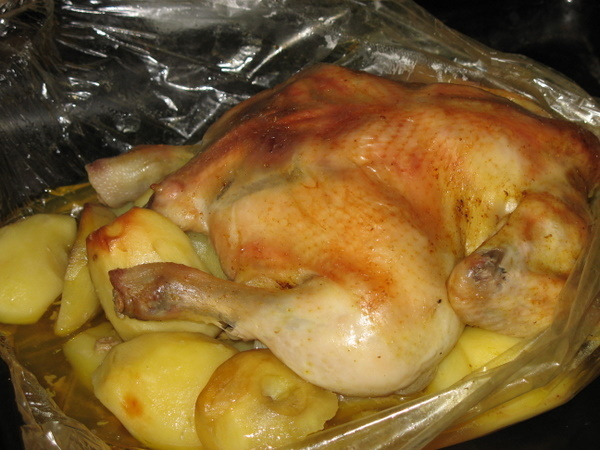 Курица в духовке целиком в рукаве с корочкой