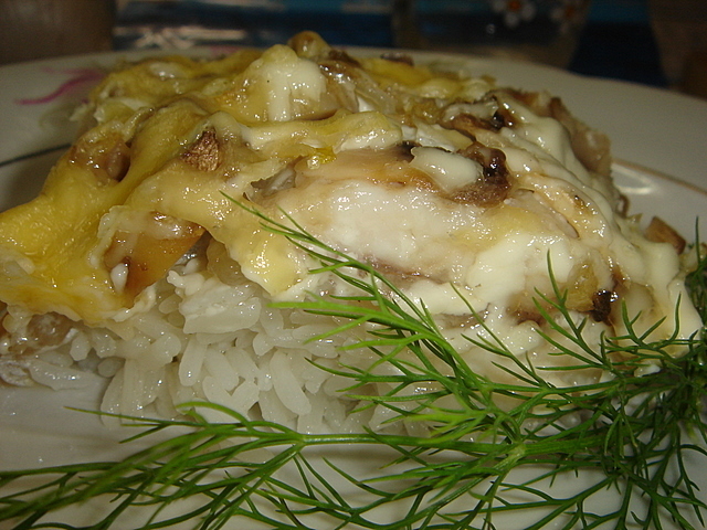 Рецепт: Филе морского языка с овощами под сыром | и гарнир из риса с грибами