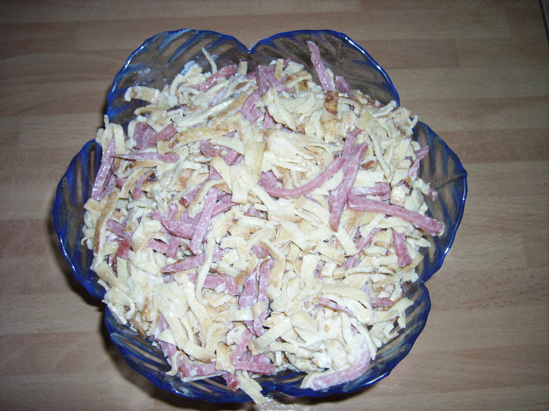 Салат из курицы с яичными блинчиками рецепт – Русская кухня: Салаты. «Еда»