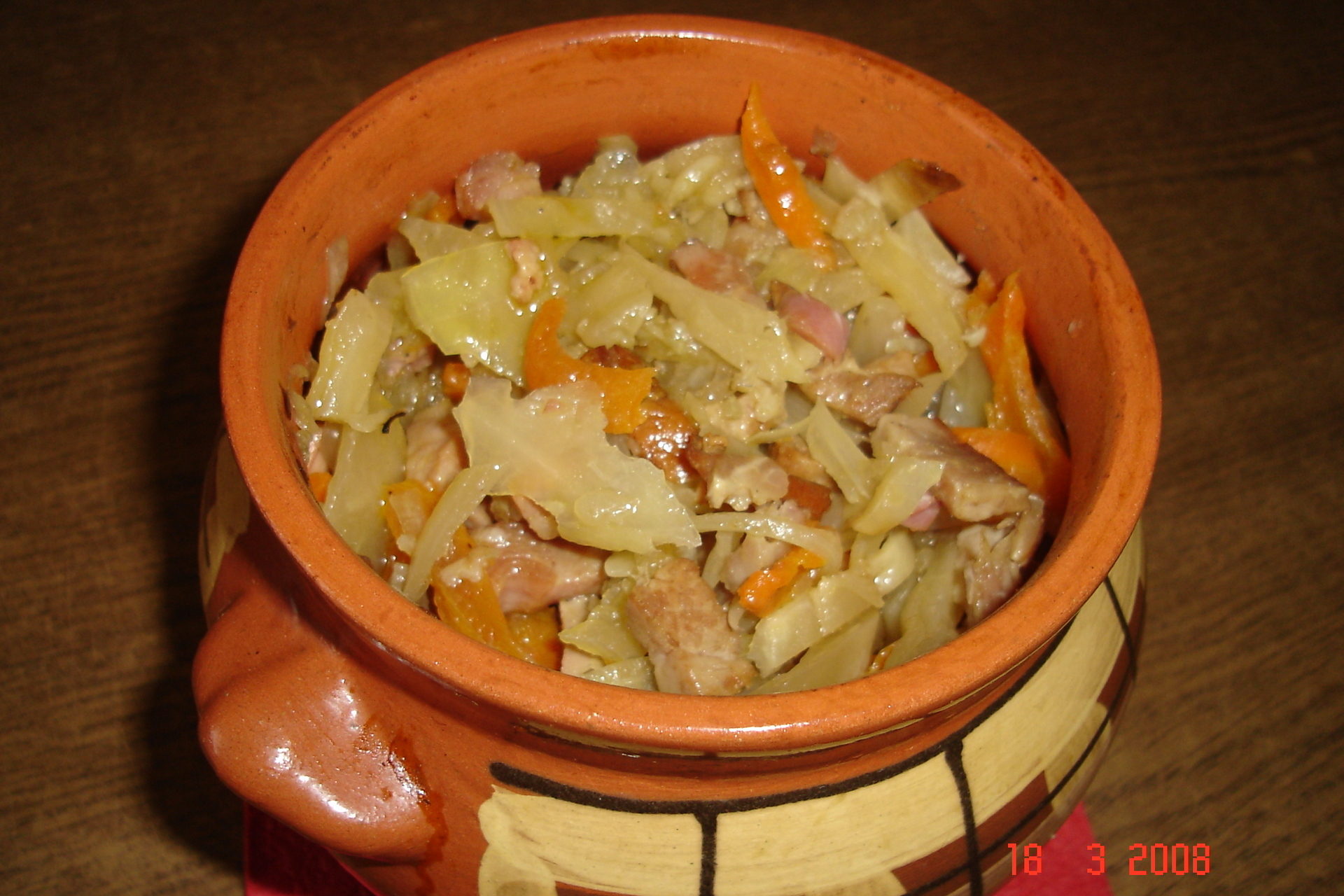 Тушеная капуста с мясом и яблоком в горшочке, рецепт с фото — kormstroytorg.ru