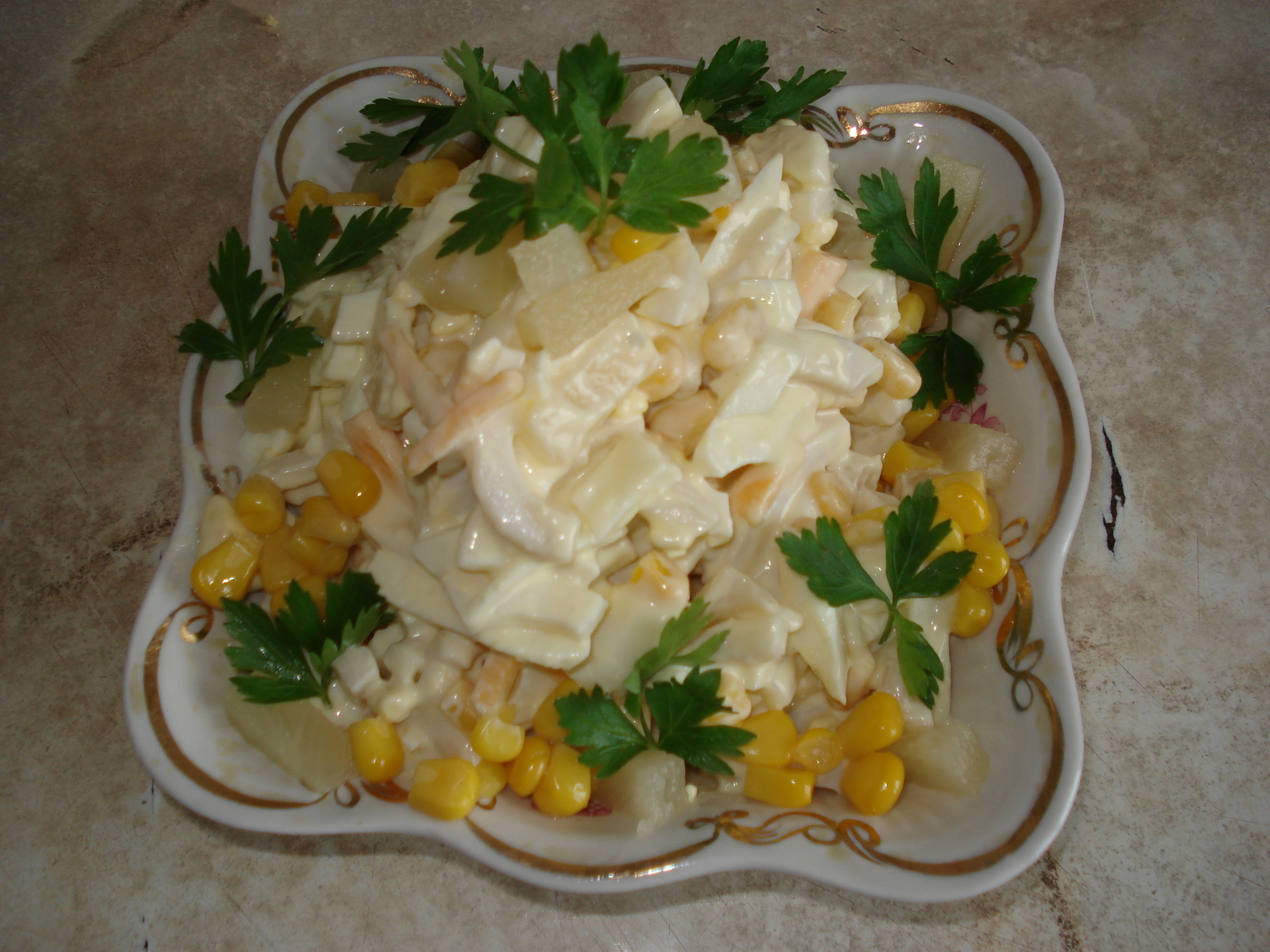 Салат из кальмаров с ананасом — рецепт с фото