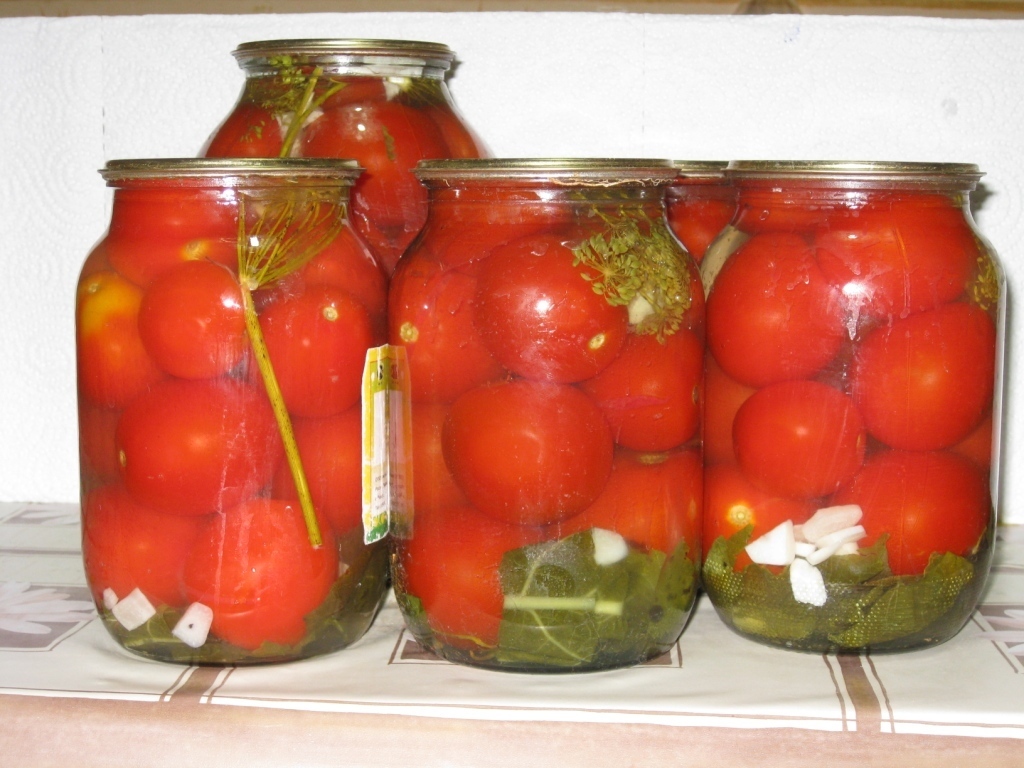 Рецепт: маринованные помидоры с бархатцами