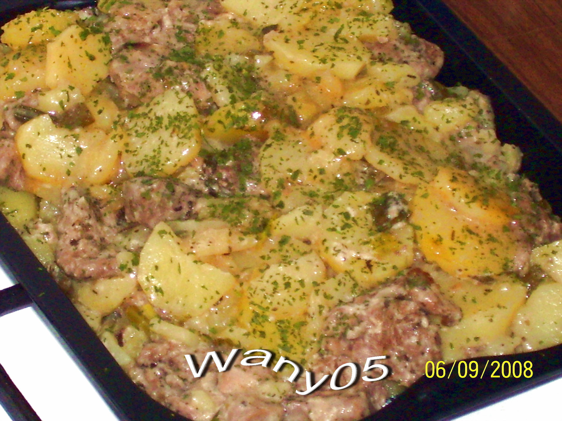 Рецепт запечённого мясо свинины в фольге, с картофель по-деревенски в духовке.
