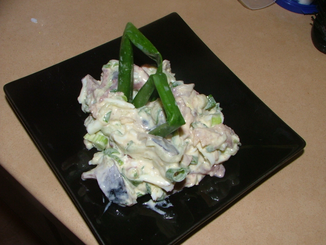 Салат со скумбрией холодного копчения рецепт