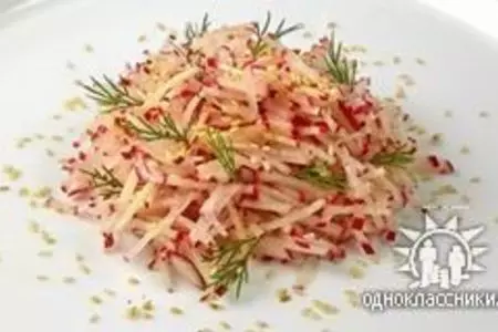 Салат из редиса с кунжутом