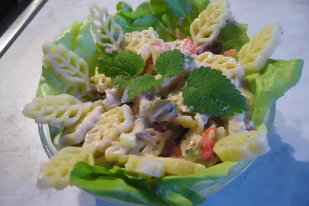 Салат  (nudelsalat)из макарон с тунцом