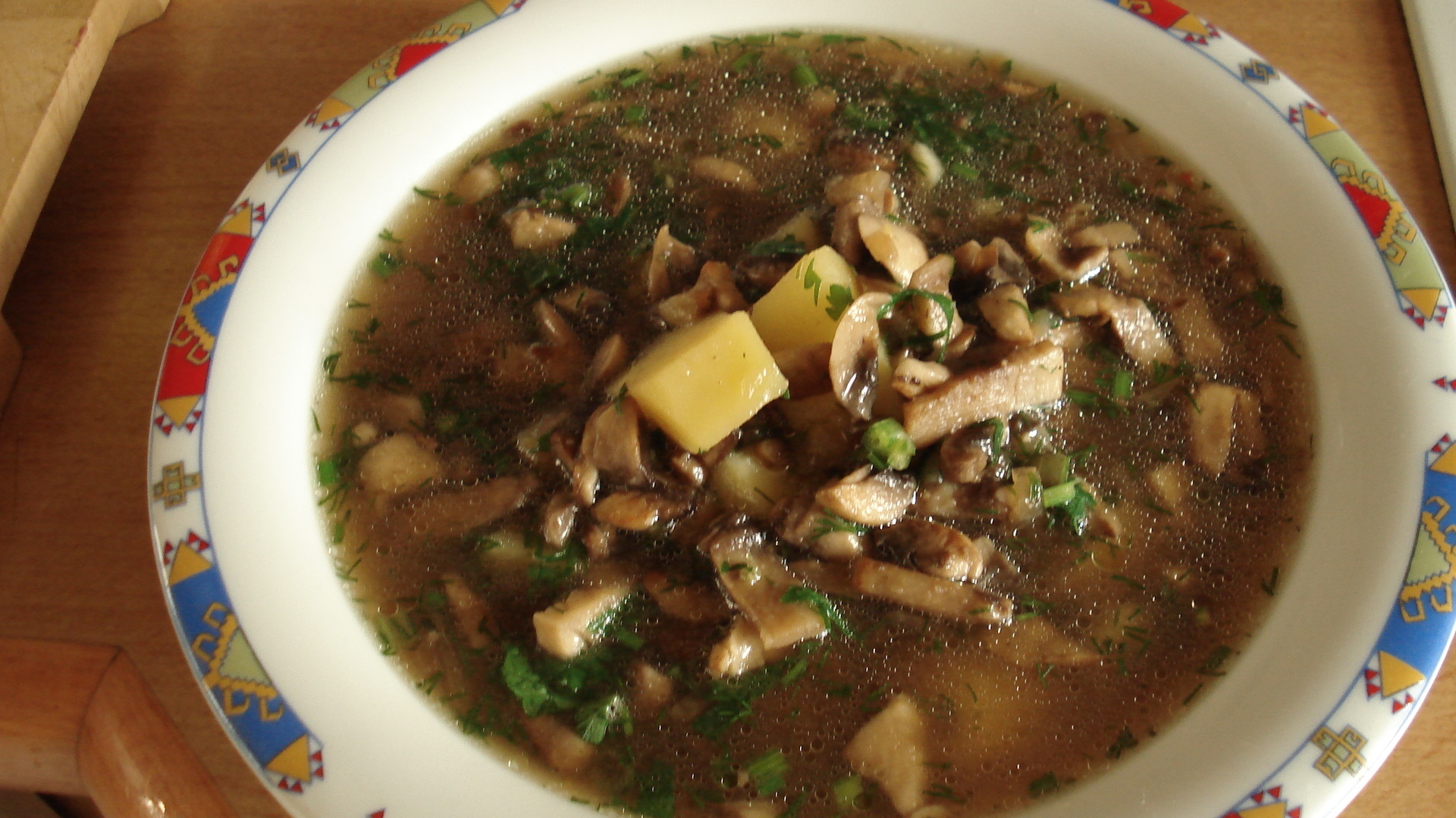 Суп с тушенкой и грибами
