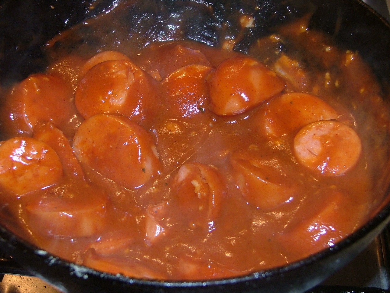 Сосиски в томатном соусе