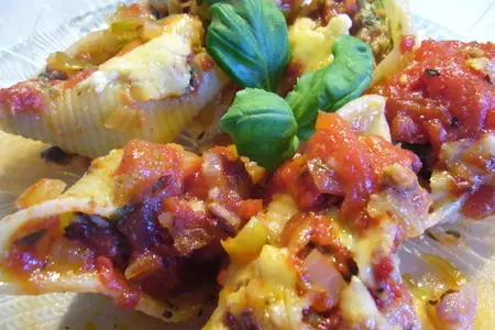 Фото к рецепту: Conchiglioni(ракушки) фаршированые мясом, шпинатом и сыром