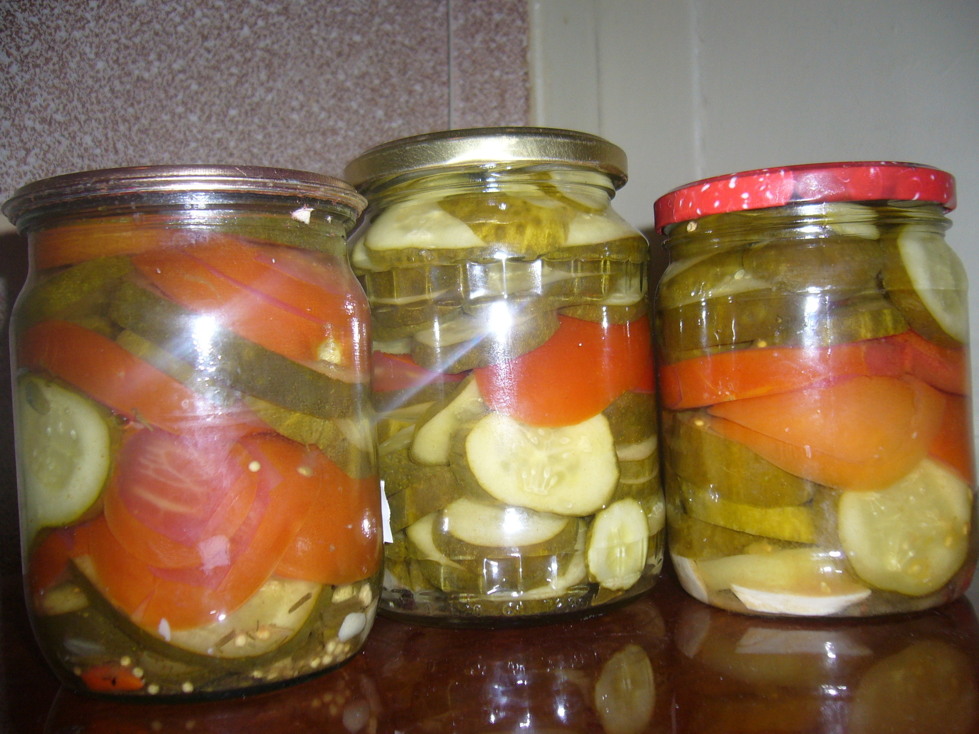 Консервирование салатов из огурцов и помидор