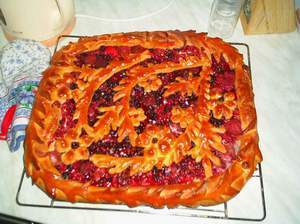 Открытый пирог с замороженными ягодами