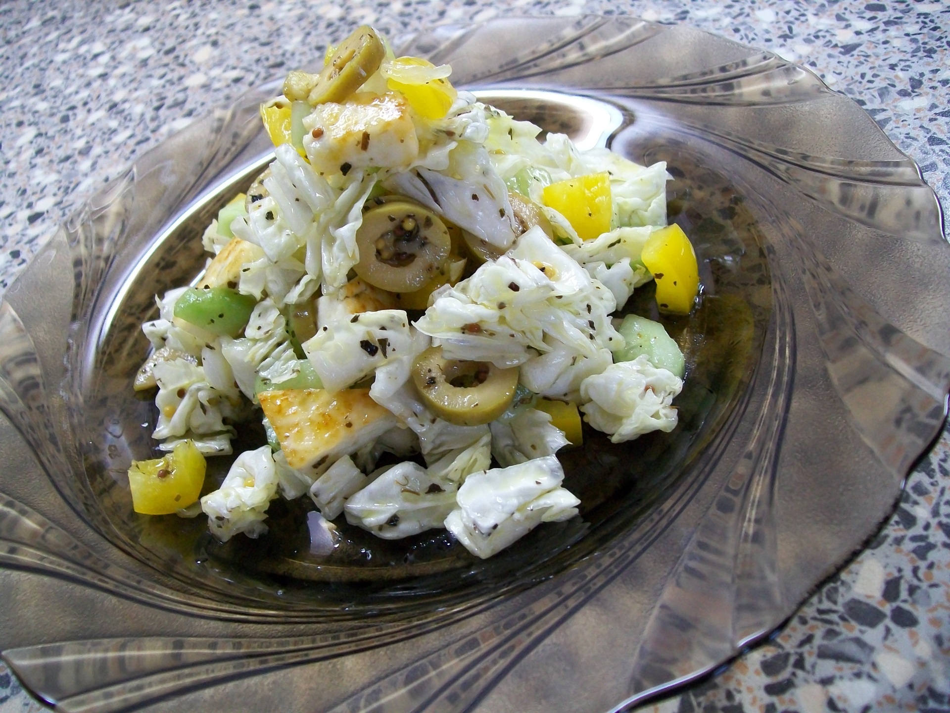 Салаты с адыгейским сыром, 22 пошаговых рецепта с фото на сайте «Еда»