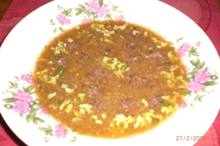 Чечевично-сельдереевый суп с грибами и сухариками из зернового хлеба