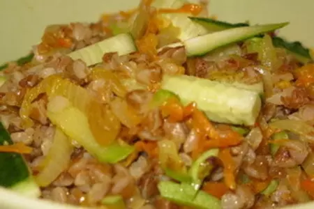 Гречневая каша с овощами и кедровыми орешками