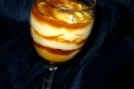 Фото к рецепту: Йогуртно-творожный десерт с коричневым сахаром