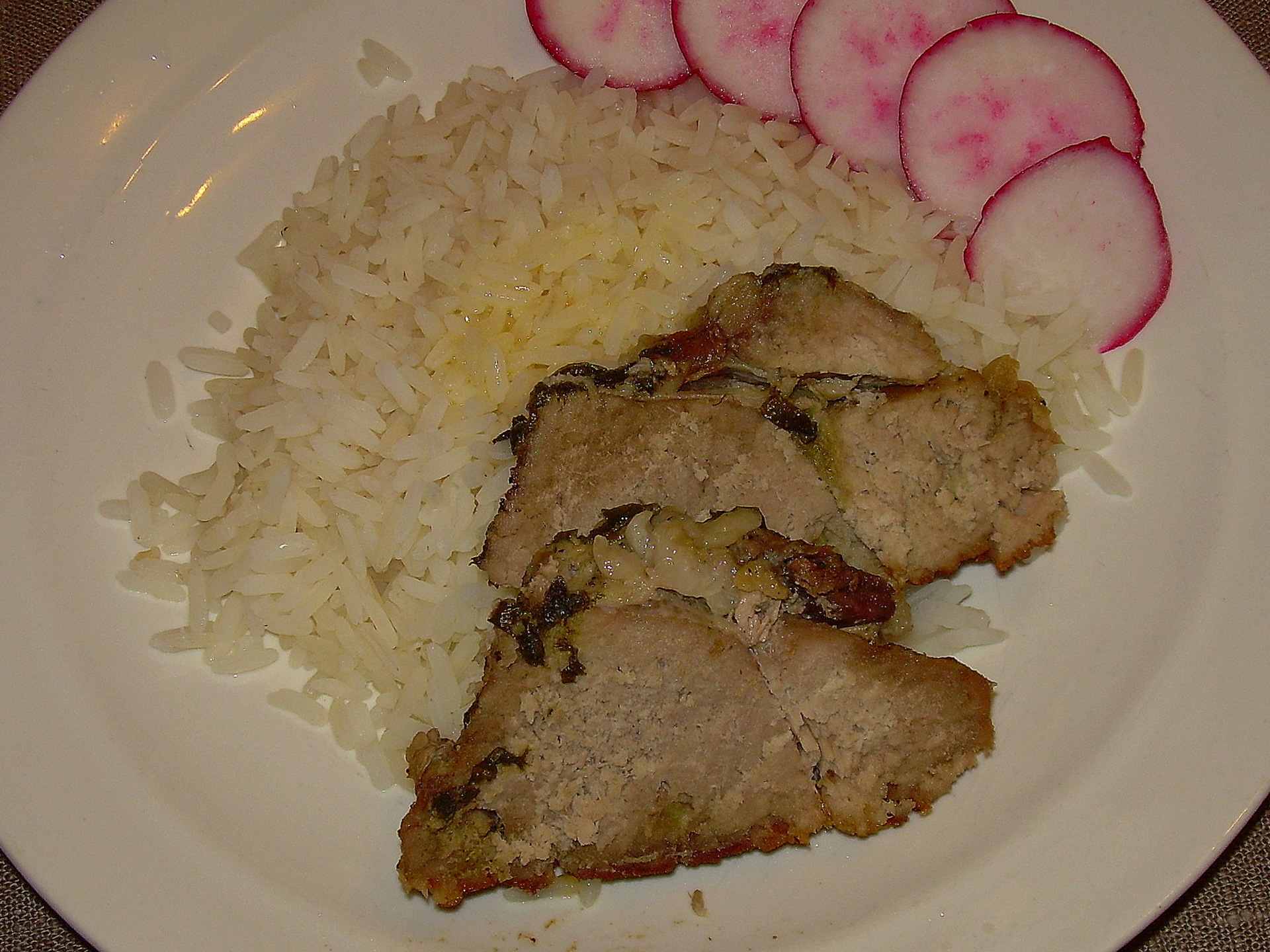 Свинина, запечённая в духовке с чесноком - Лайфхакер