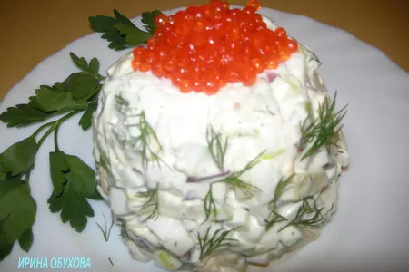 Авокадо с икрой и яйцами