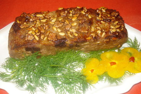 Фото к рецепту: Мясной хлебец с черносливом и орехами
