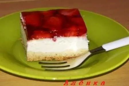 Фото к рецепту: Клубничная полянка на творожном пироге (erdbeere-käsekuchen)