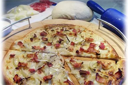 Тарт фламбе (tarte flambée) или эльзасский луковый пирог