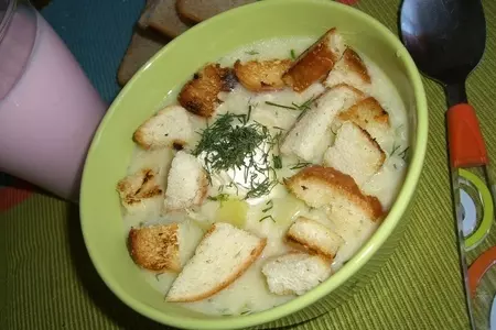 Куриный сливочный супчик с сыром и гренками!