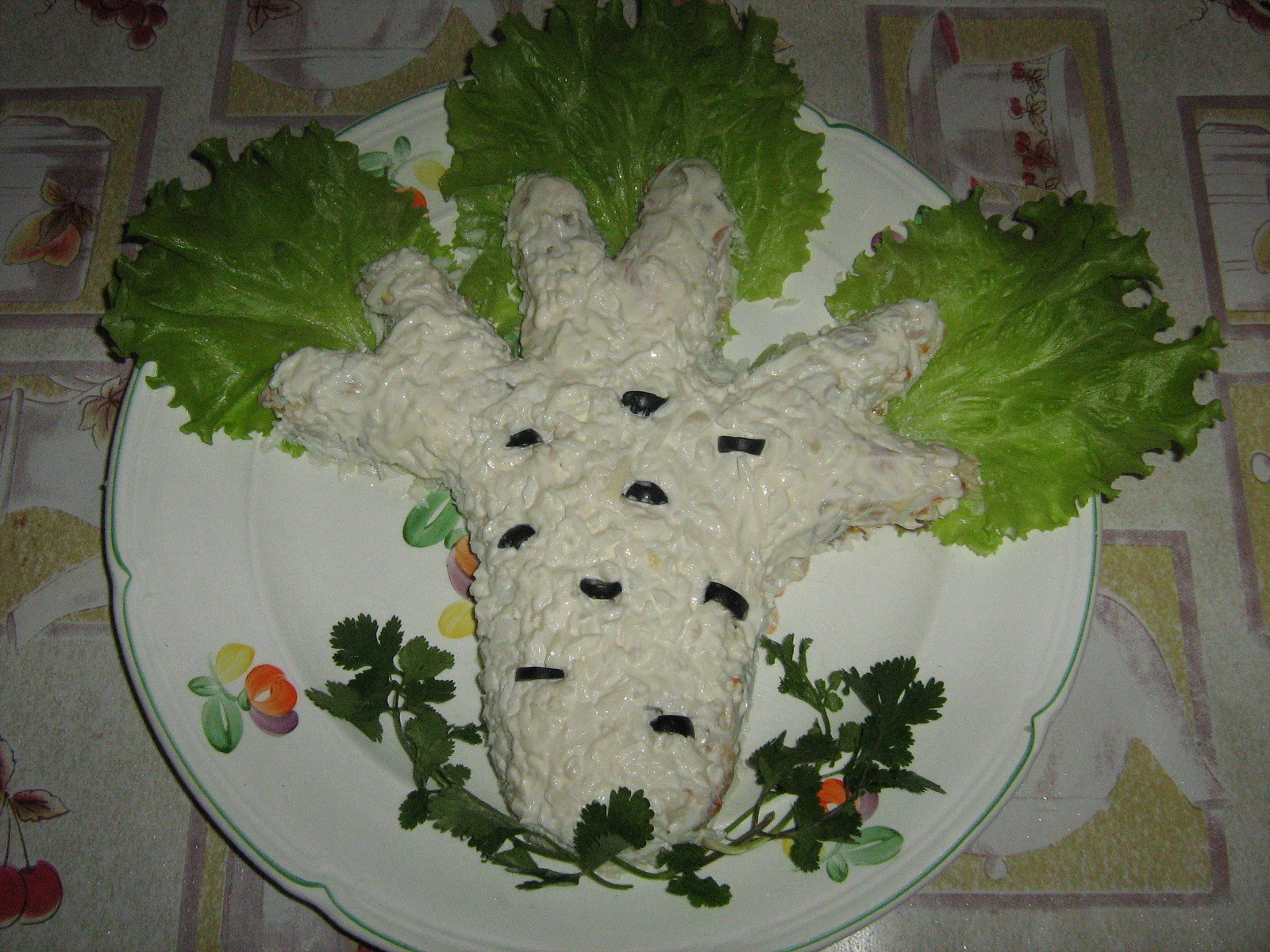 Салат Березка с черносливом и курицей